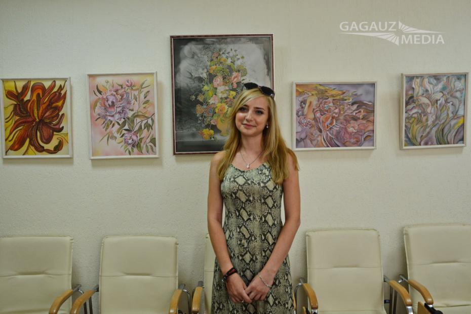 Персональная выставка молодой гагаузской художницы Илоны Дерменжи открылась в Комрате
