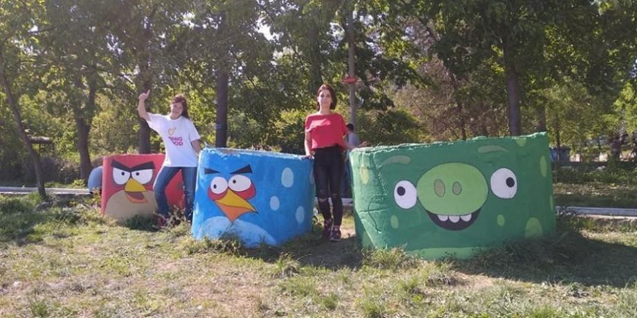 (фото) Художники проекта Chisinau Is Me нарисовали в парке Валя Морилор героев Angry Birds