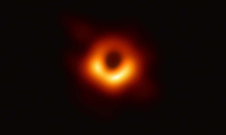 (фото) Астрофизики впервые показали изображение черной дыры. Как им это удалось