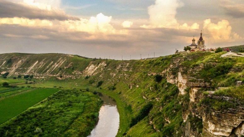 Moldova_Landscape-970×610-777×437