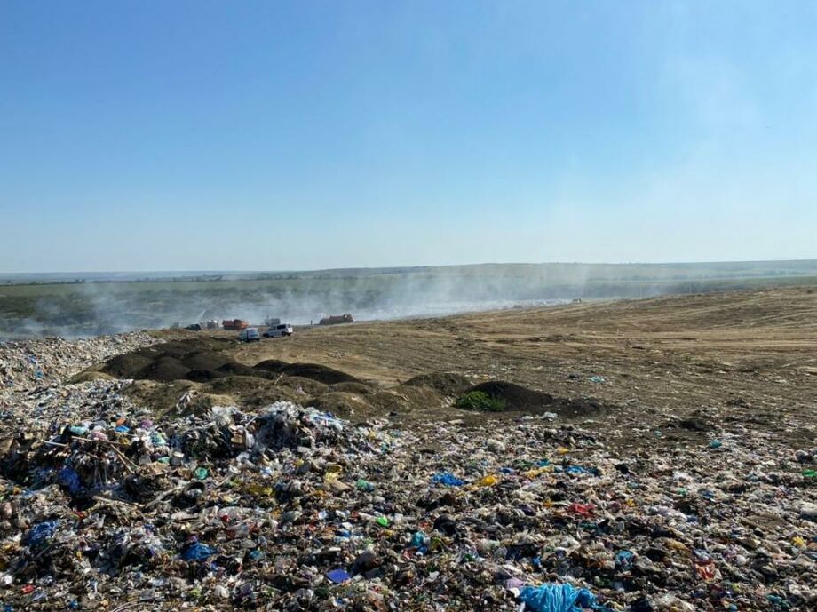 Мэр Кишинева потребует отсавки директора Autosalubritate после пожара на свалке бытовых отходов в Цынцеренах
