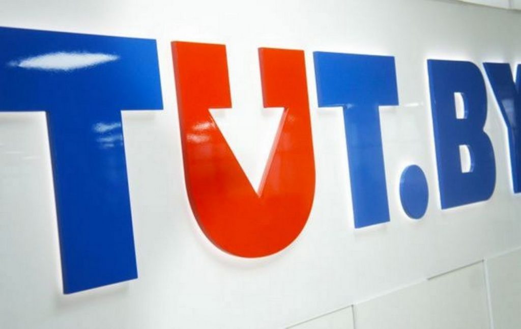 Крупнейший новостной сайт Беларуси TUT.BY заблокирован. Журналисты задержаны по делу о «неуплате налогов»