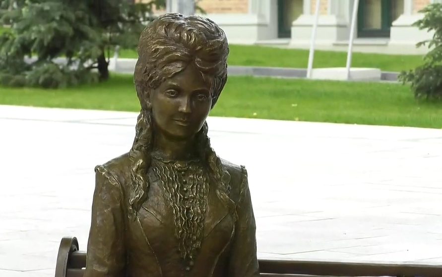 (фото) В сквере Михая Еминеску открылась скульптура Вероники Микле