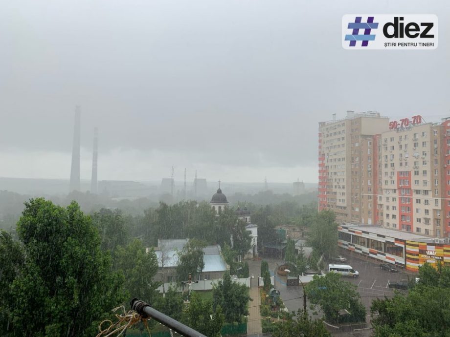 Грозы и сильные ливни. Синоптики объявили желтый код метеоопасности в Молдове