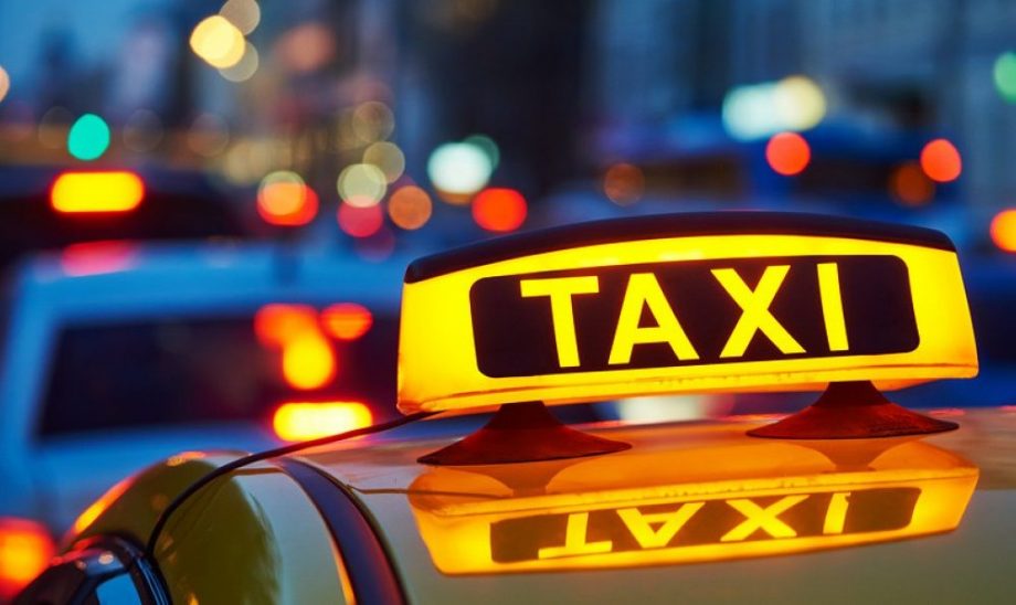 yellow-taxi-sign-on-cab-car-at-139827239-8d9-1000×596-1-920×548