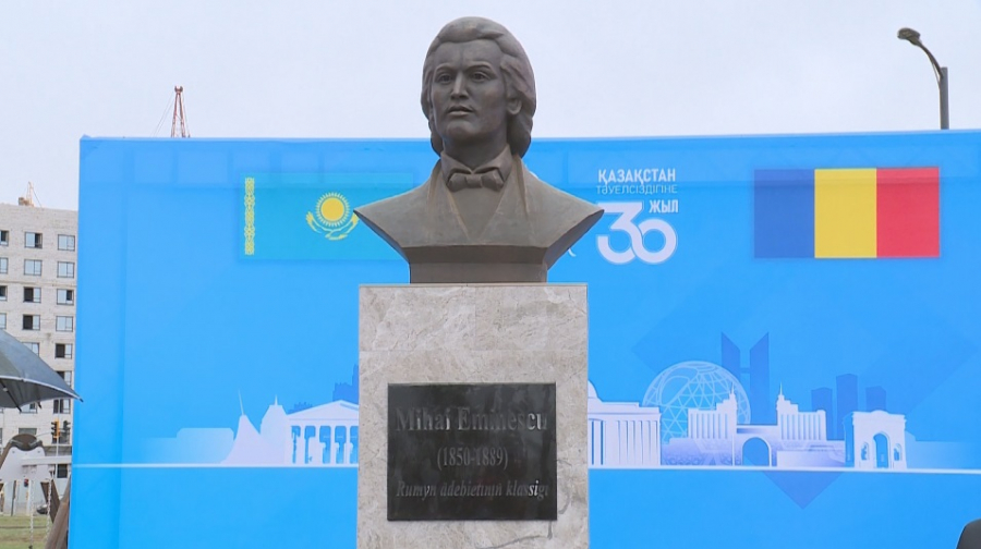 В столице Казахстана был установлен памятник поэту Михаю Эминеску