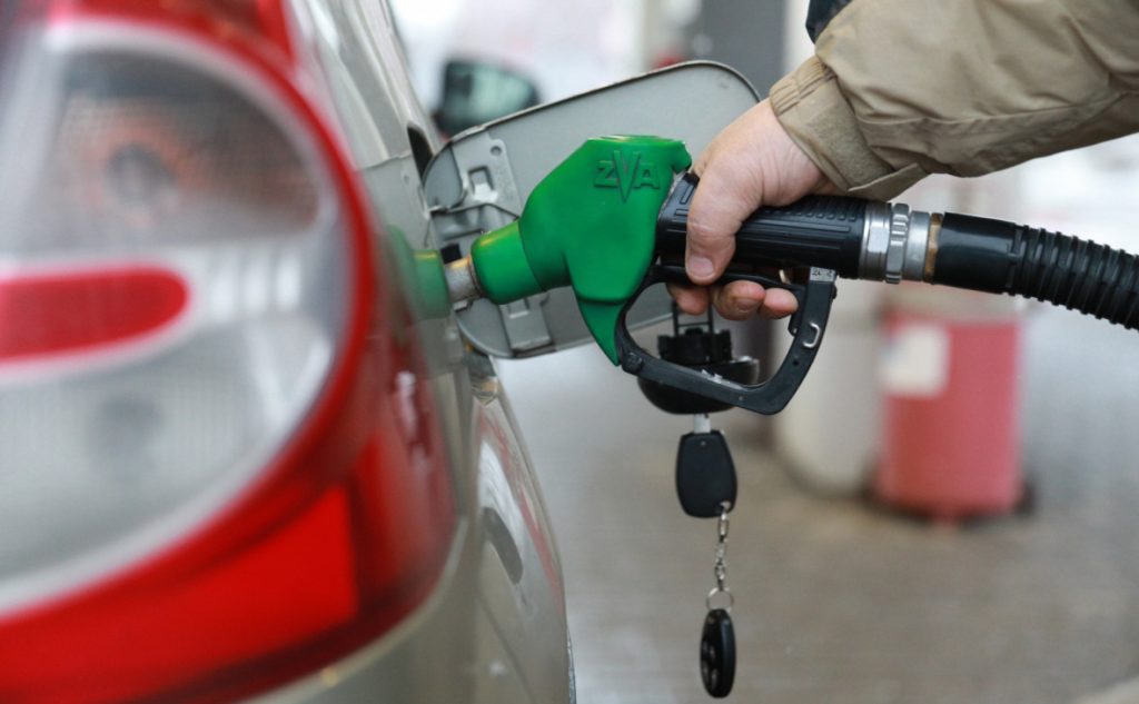 (фото) Новые тарифы на топливо: литр бензина дешевле на 27 банов