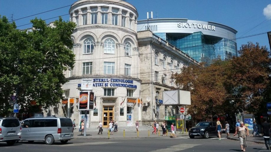 Вице-директор ÎS Poșta Moldovei был задержан офицерами НЦБК. Его обвиняют в заключение фиктивных контрактов