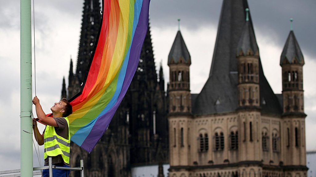 katholische-kirche-mitarbeiter-queer