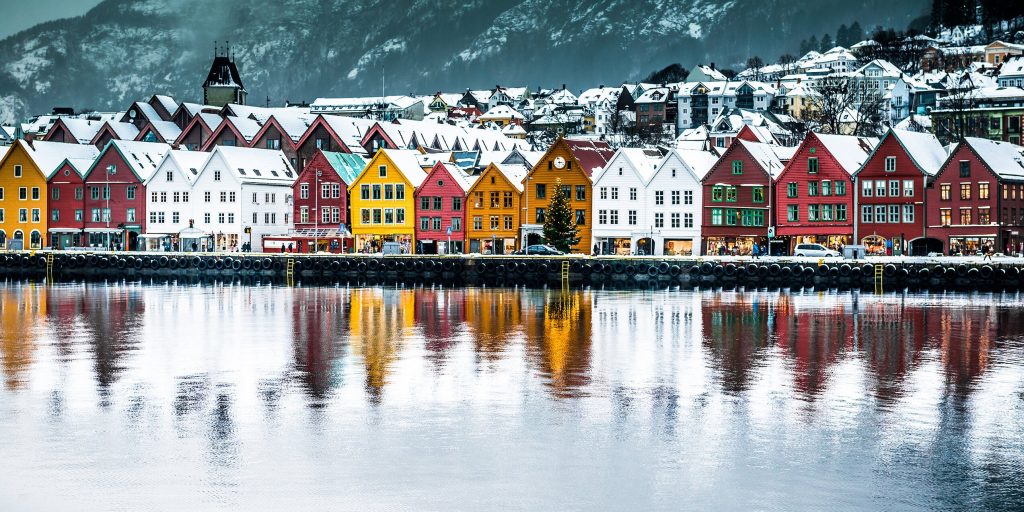 Норвегия отменила карантин для непривитых туристов