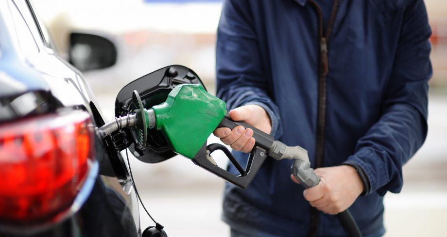 НАРЭ установило новые максимальные цены на топливо. Бензин подорожает на 6 банов