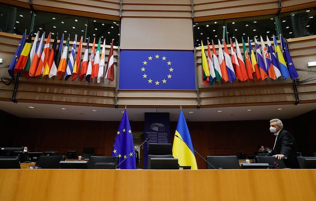 EU Parliament extraordinary plenary session debate on Russian aggression against Ukraine