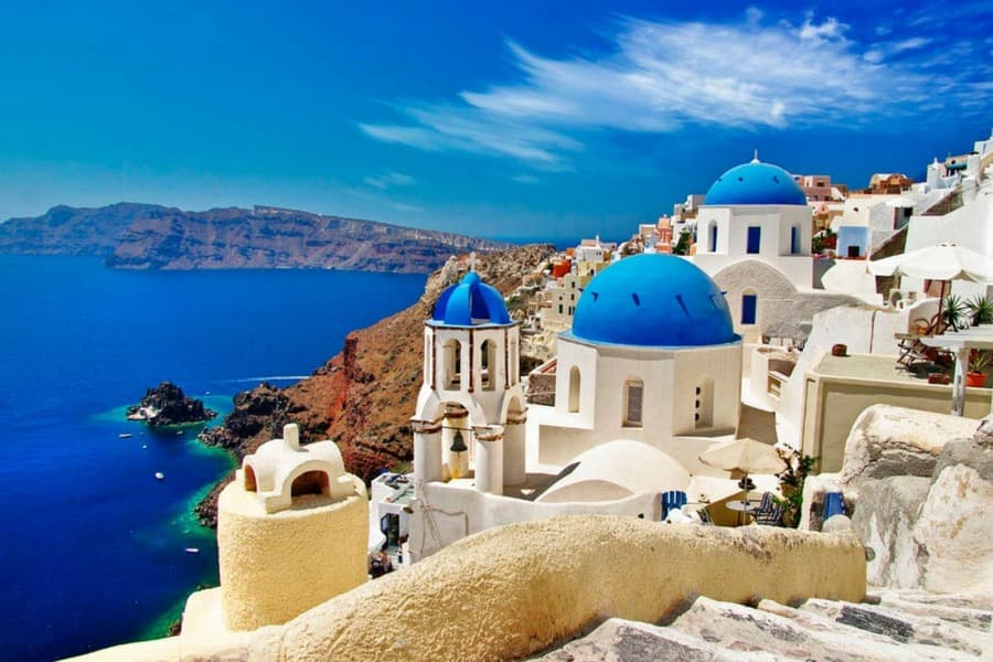 Греция снимает ограничения по COVID-19 на летний туристический сезон