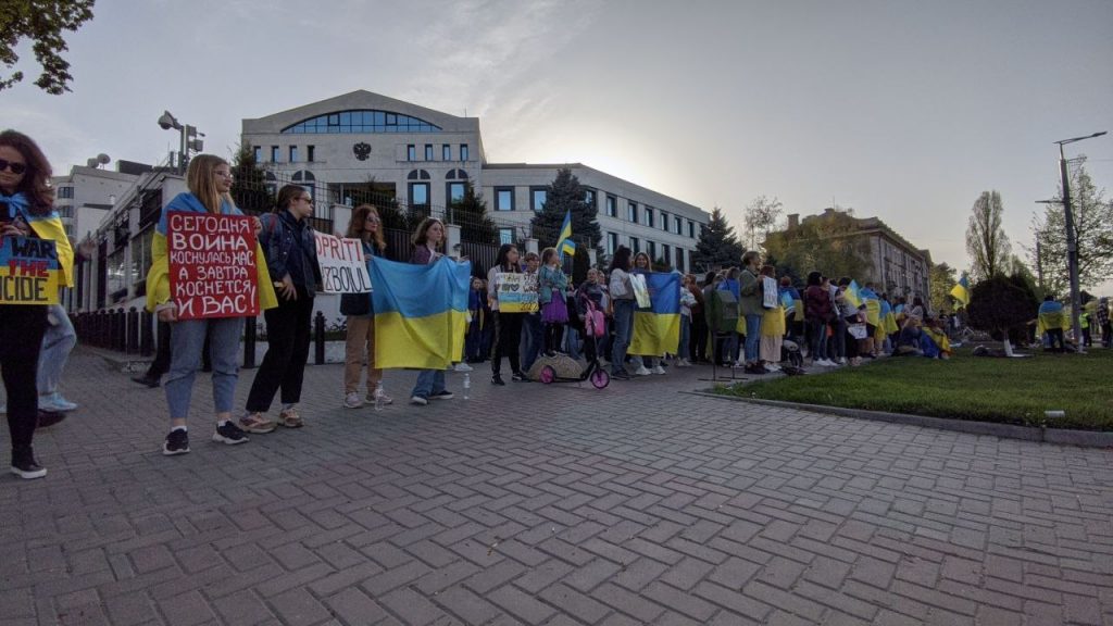 (фото) «Stop war». В Кишиневе прошел протест, посвященный двум месяцам войны в Украине