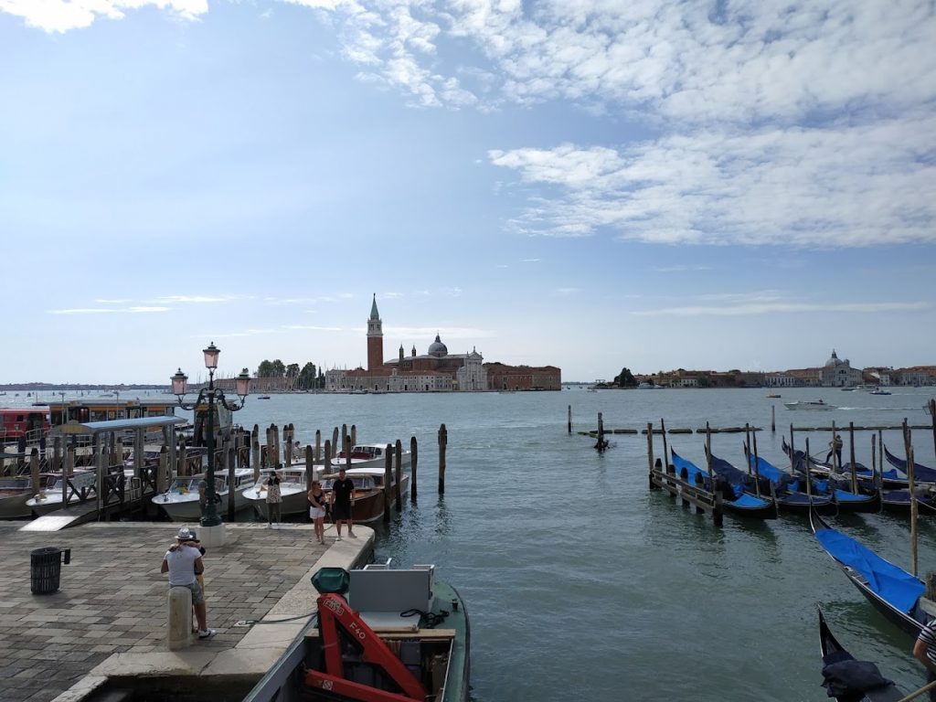 Власти Венеции отложили введение налога на въезд