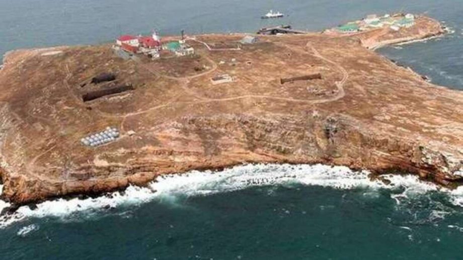 Минобороны РФ объявило о выводе гарнизона с острова Змеиный