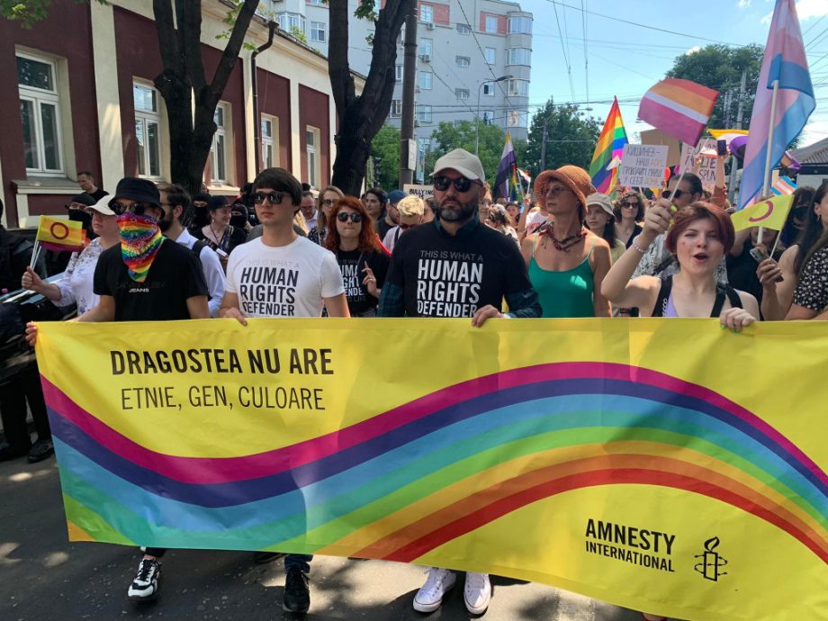(фото) Как прошел марш ЛГБТ-сообщества «Moldova Pride» в этом году