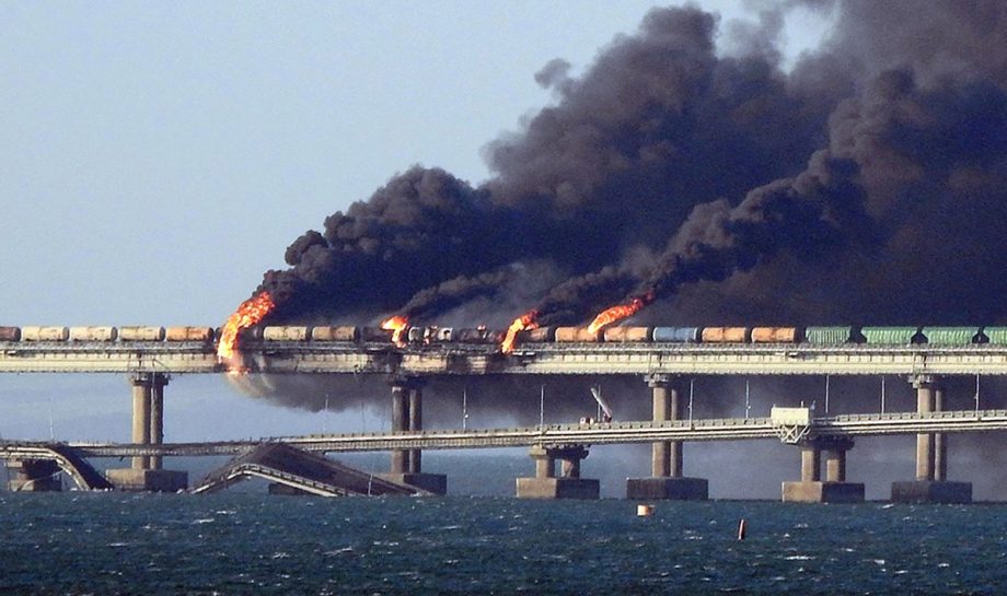 Взрыв на Крымском мосту и эксгумация погибших в Лимане. Главное о 227 дне войны