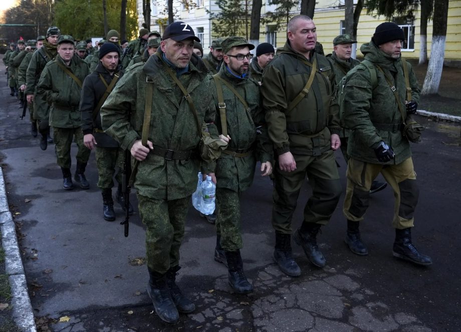 700 ошибочно мобилизованных россиян и группировка русско-белорусских войск. Главное о 233 дне войны