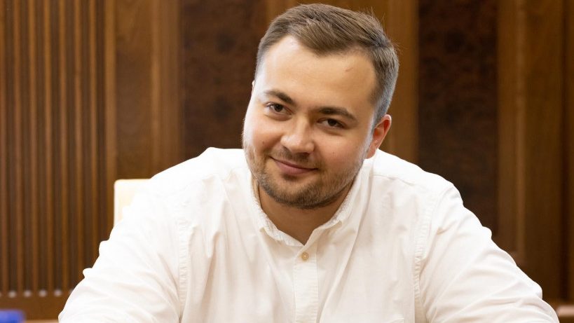 Депутат ПДС Адриан Бэлуцел назначен госсекретарем Государственной канцелярии