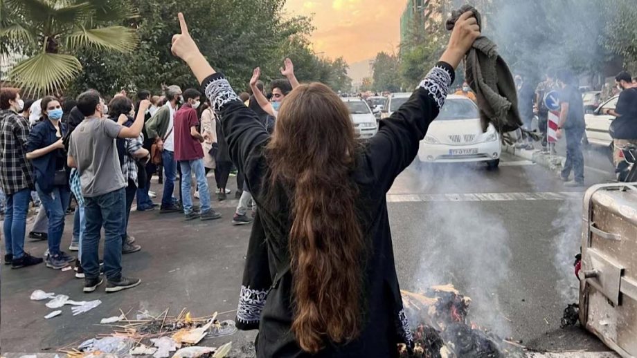 Власти Ирана приняли решение упразднить полицию нравов