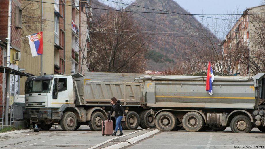 Сербы в Северном Косово начали разбор баррикад