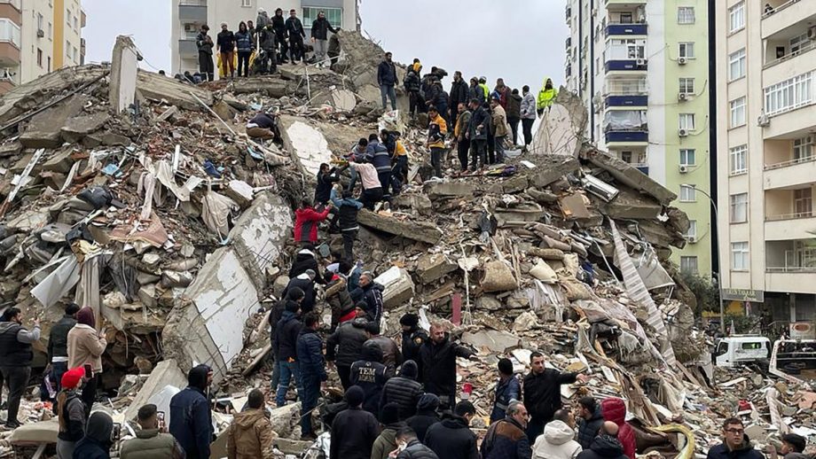 В Турции и Сирии из-за землетрясения погибли больше 45 тысяч человек