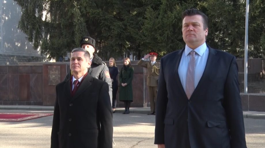 (видео) Министр вооруженных сил Великобритании впервые посетил Молдову с официальным визитом