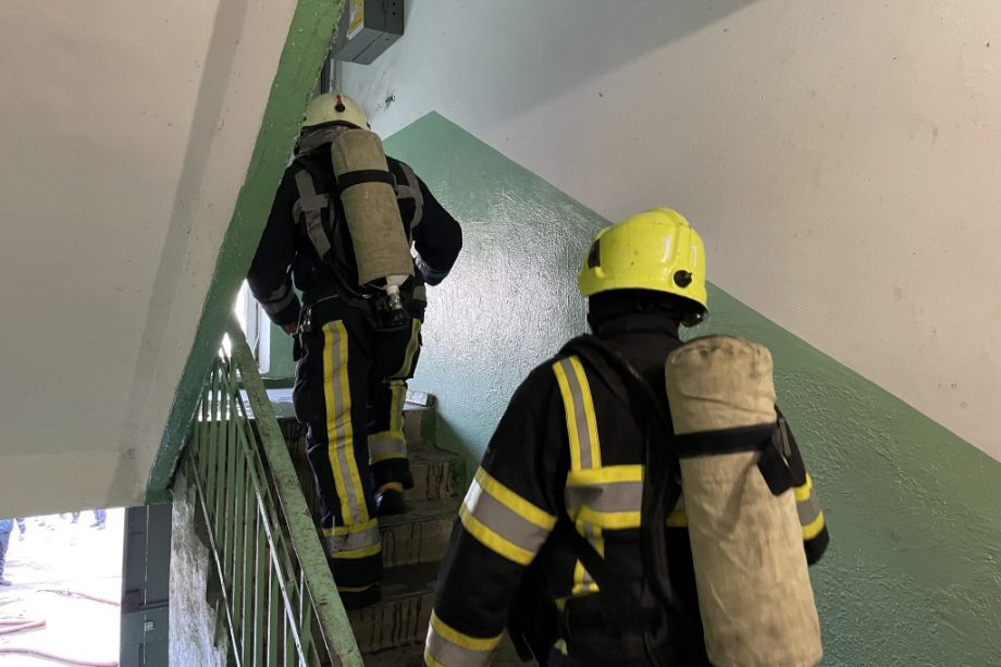 В жилом доме на Алба-Юлия вспыхнул пожар. Двое человек погибли