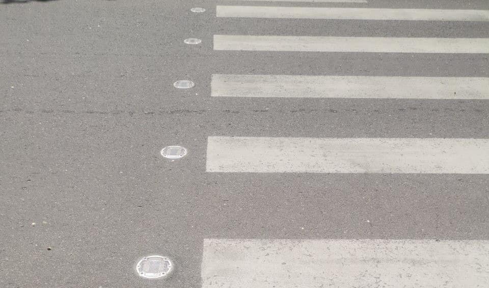 В Кишинэу появился новый пешеходный переход, который работает на солнечной энергии