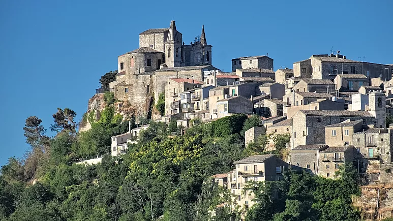 Власти города в Сицилии заплатит € 5000 тем, кто туда переедет