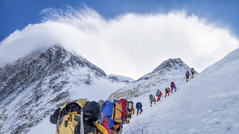 Молдавский альпинист погиб при восхождении на Эверест