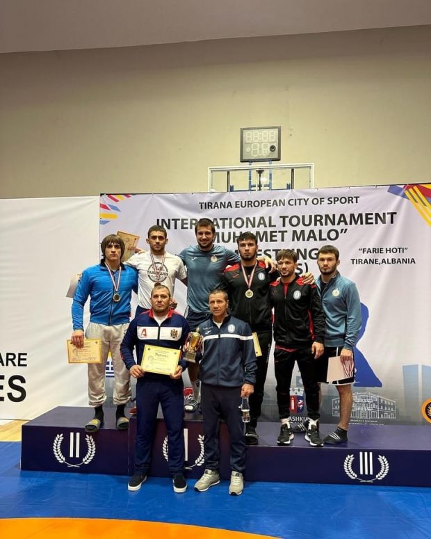 Два молдавских борца вольного стиля завоевали золото и бронзу на международном туре в Албании