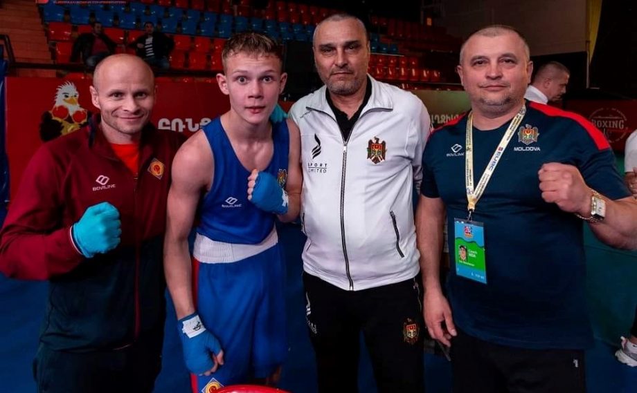 Боксер Артем Толстой завоевал бронзовую медаль на чемпионате Европы среди юниоров