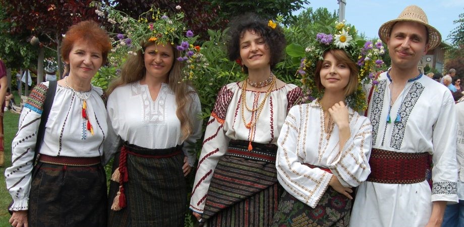 В Молдове отмечается Национальный день народного костюма. Президент также выступила с поздравлениями