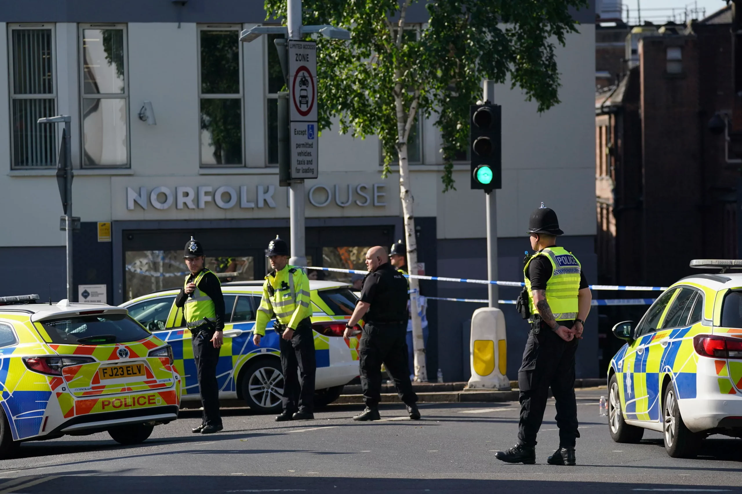 Три человека погибли в Ноттингеме, центр города перекрыт — полиция