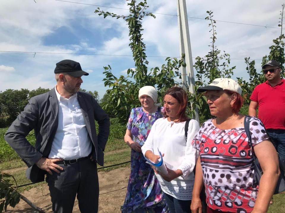 Министр сельского хозяйства побывал в Единецком районе, где непогода уничтожила 60 га фруктовых садов