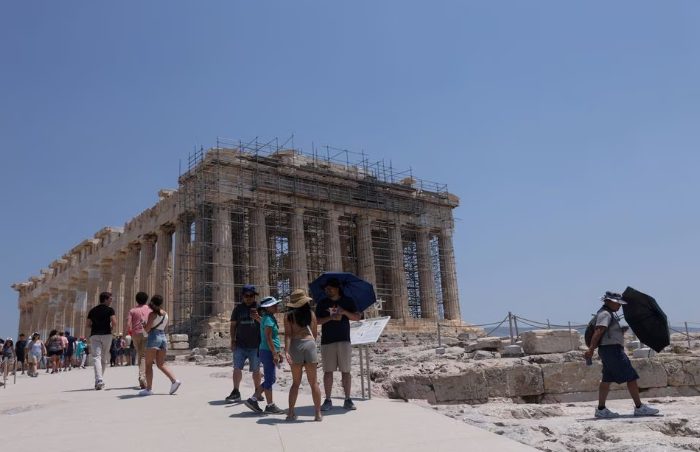 Из-за сильной жары в Греции был временно закрыт вход в Акрополь