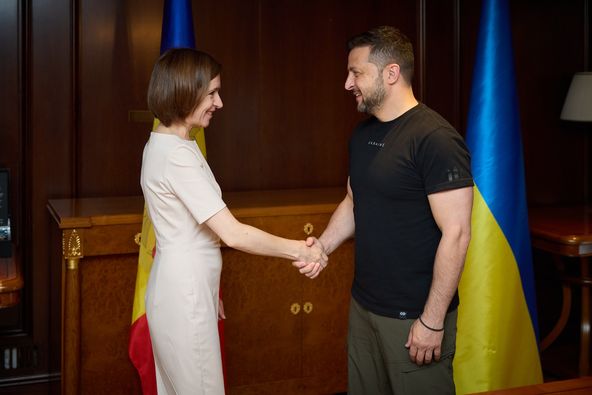 «‎Молдова сегодня наслаждается миром благодаря мужеству украинского народа»: Мая Санду на встрече с Владимиром Зеленским в Афинах