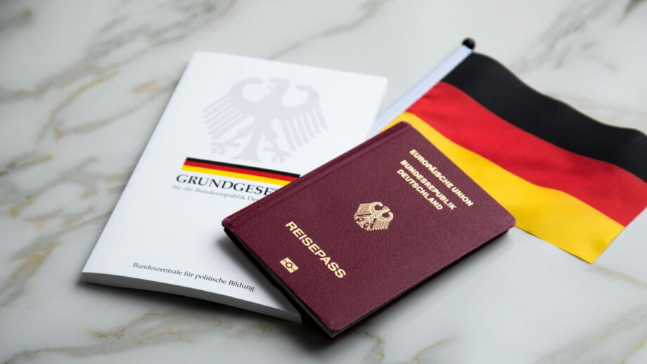 В Германии могут упростить получение гражданства. Проект должен согласовать местный парламент