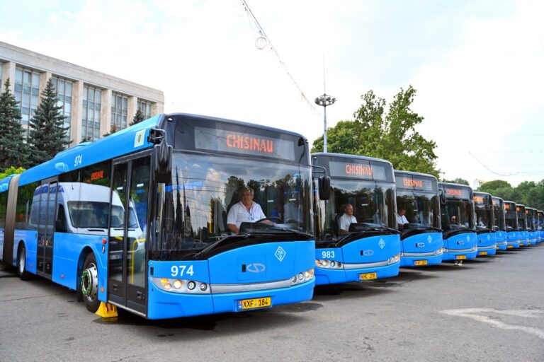 Были представлены 16 новых автобусов, что скоро начнут свое курсирование. Они будут использованы на городских и пригородных маршрутах