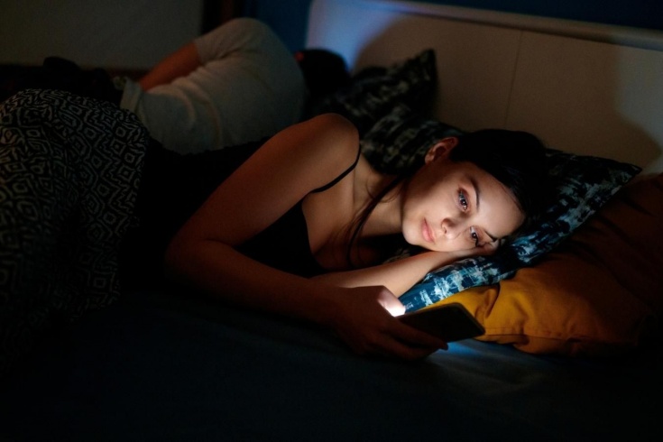 Компания Apple предупредила пользователей об опасности сна рядом с заряжающимся iPhone