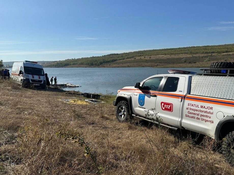 (фото) Специалисты обезвредили часть ракеты, которую нашли местные жители в озере в районе Анений Ной