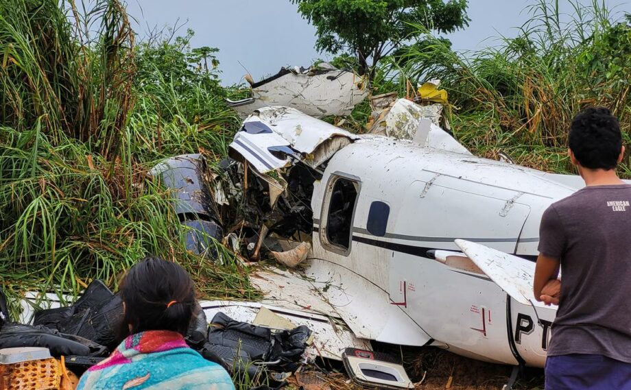 При крушении самолета в Бразилии погибли 14 человек