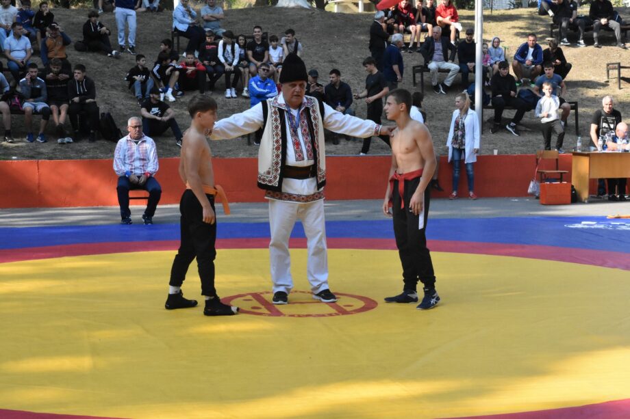 (фото) В Молдове прошли два традиционных спортивных турнира