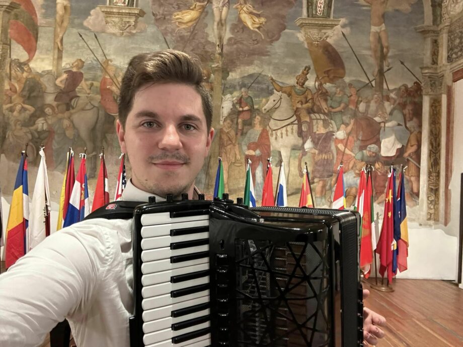 (фото) Молдавский аккордеонист стал победителем международного конкурса в Милане