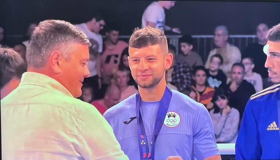Молдавский боксер Александр Парашвов вышел в финал Кубка Европы по боксу