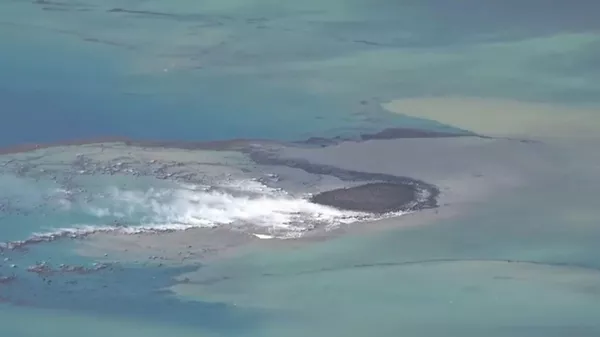 (видео) В Японии вырос новый остров из-за извержения вулкана
