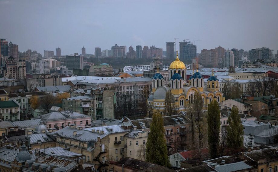 ВСУ заявили о массированном ударе дронами на Украину. В Киеве пострадали пять человек
