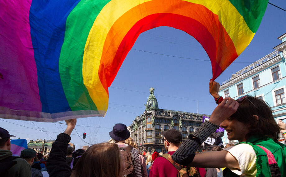 Минюст России попросил суд запретить в РФ «международное общественное движение ЛГБТ»